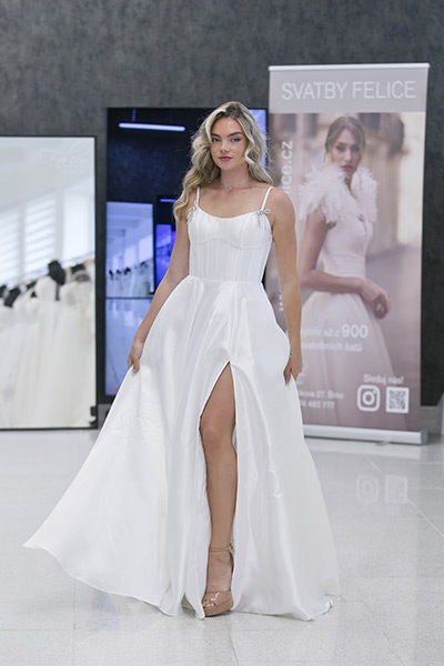Taneční bílé šaty