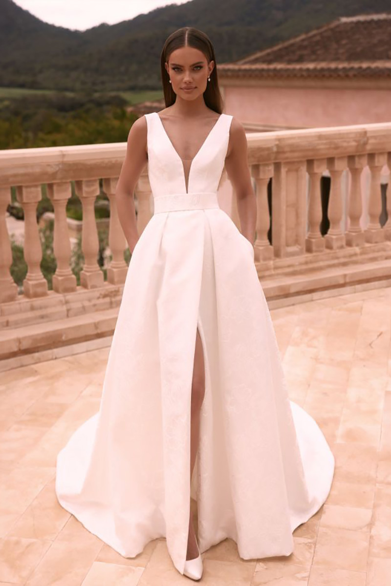 Svatby Felice - Nevada, vel. 44, saténové šaty s douhou večkou