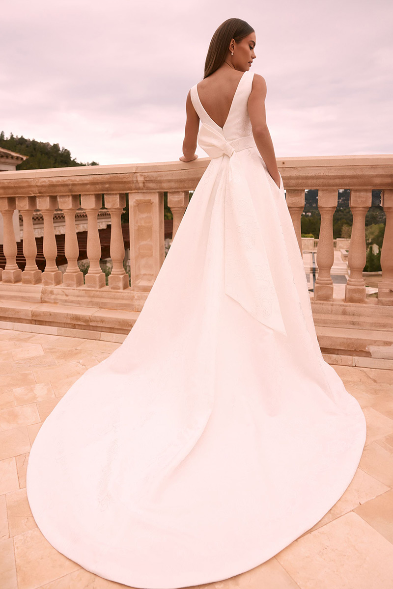 Svatby Felice - Nevada, vel. 44, saténové šaty s douhou večkou