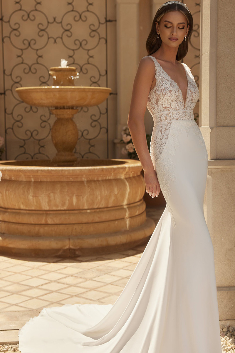 Svatby Felice - Citrine, vel. 44, hladké šaty s vlečkou