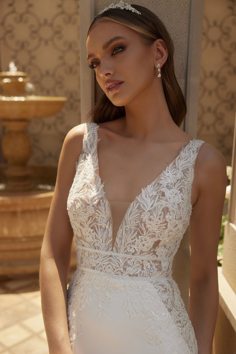 Svatby Felice - Citrine, vel. 44, hladké šaty s vlečkou