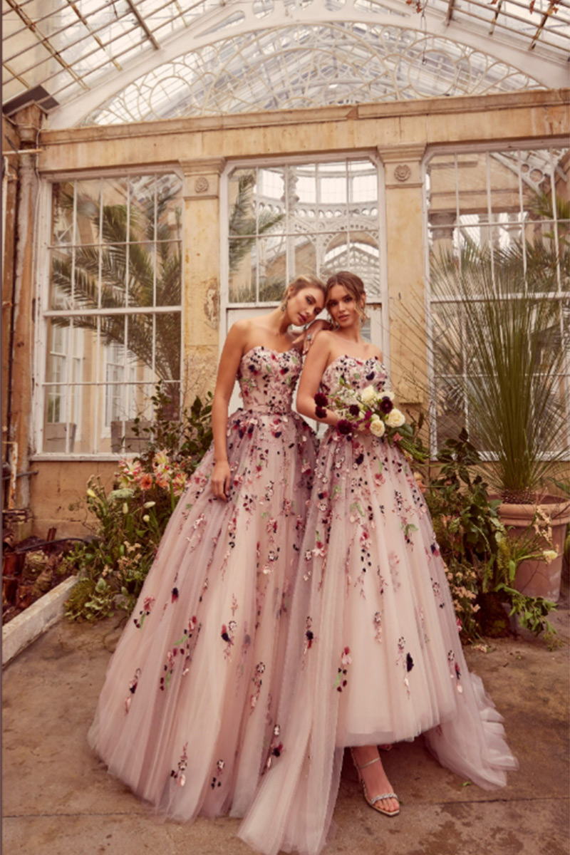 Svatby Felice - Kaoria, barevné šaty s vlečkou a 3D květy