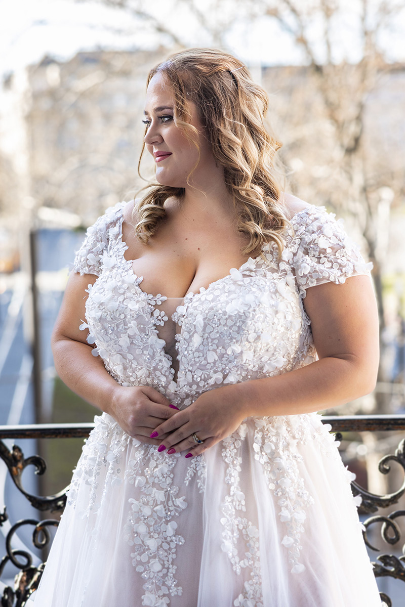 Svatby Felice - Cora, třpytivé šaty s 3D krajkou
