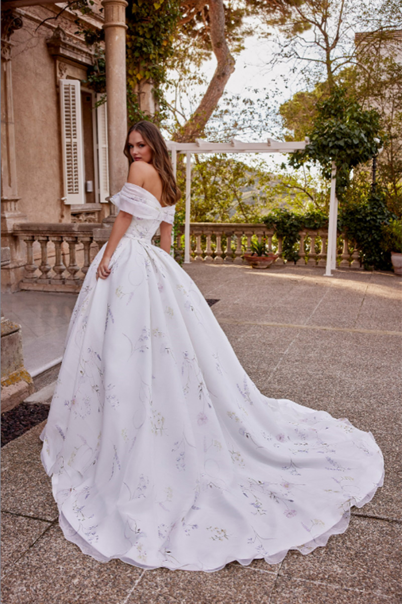 Svatby Felice - Gardenia, bohaté šaty s potiskem levandule