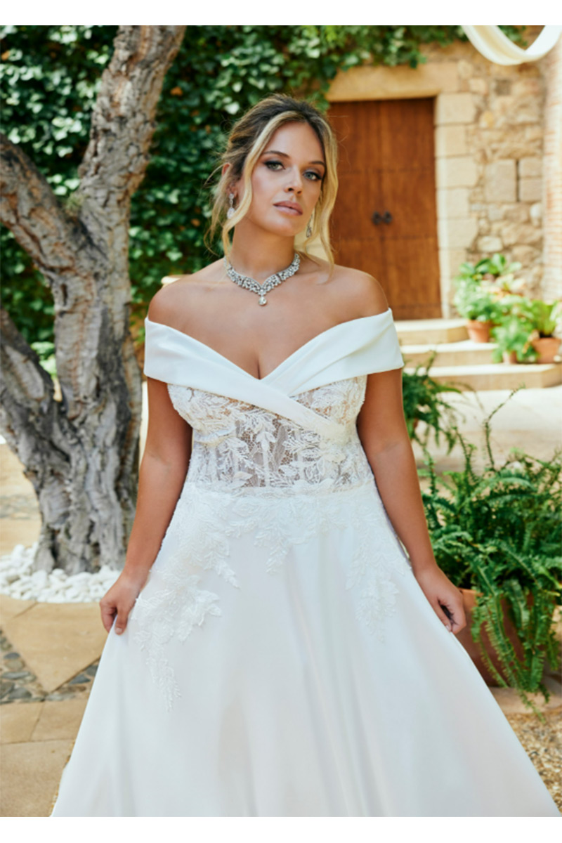 Svatby Felice - Alana, saténové bílé šaty se spadenými rukávy