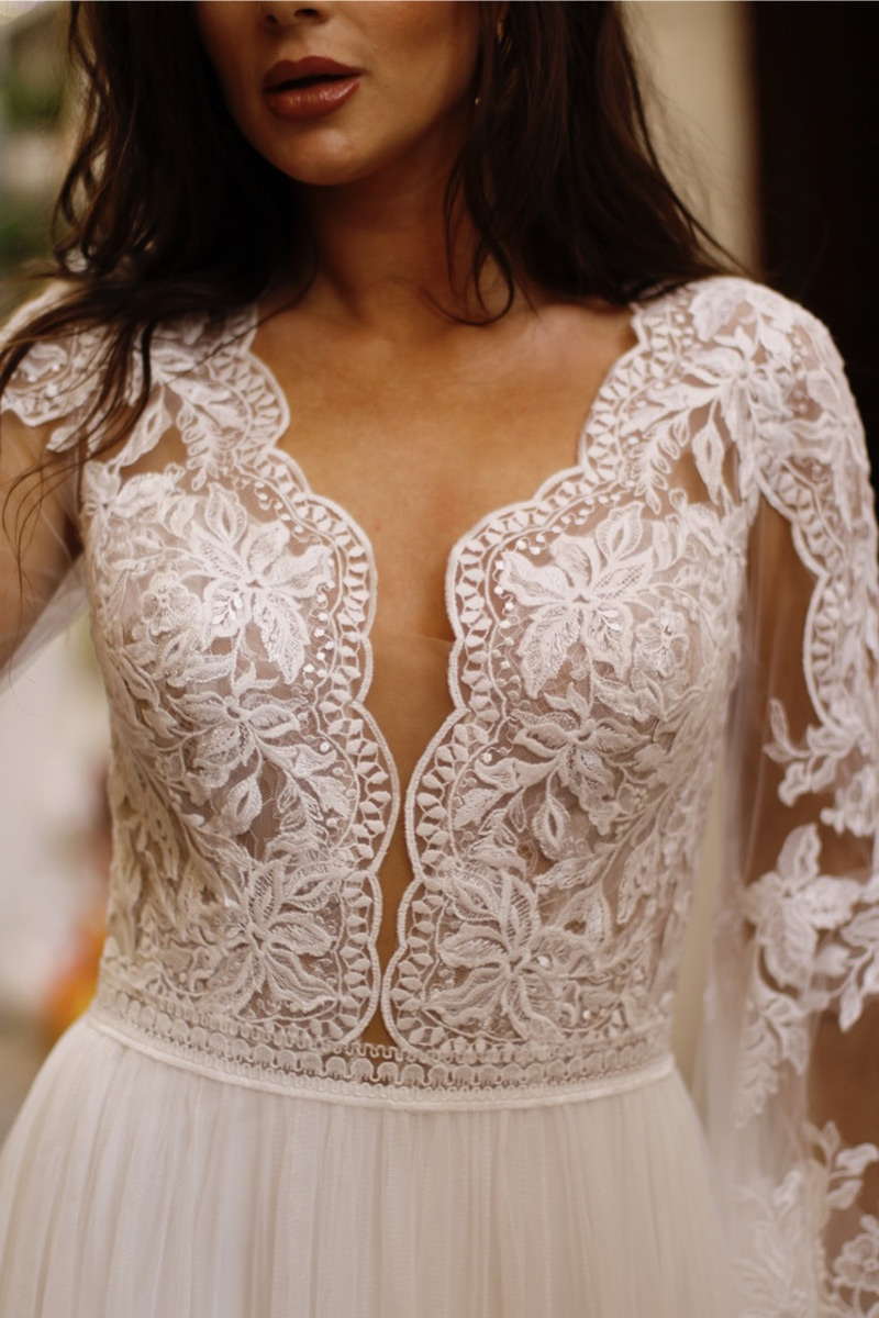 Svatby Felice - Sandra, krajkové boho šaty s rukávem